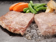 やわらかサーロィンステーキ(国産黒毛和牛の牛脂使用加工肉)　1㎏(約5～7枚)