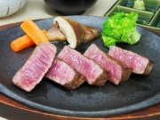 前沢牛　　霜降・赤身肉ミニステーキセット　200g(各50g×2枚)