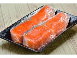 天然紅鮭　切身　30キレ　 　甘塩　ベニサケ　贈答　プレゼントにも最適