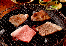 鹿児島県産 黒毛和牛焼肉用 モモ肉300ｇ