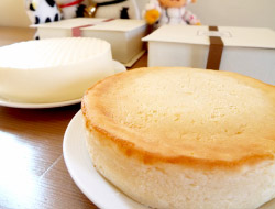 十勝野フロマージュ チーズケーキセット<カマンベールチーズケーキ&レアチーズ・プレーン>